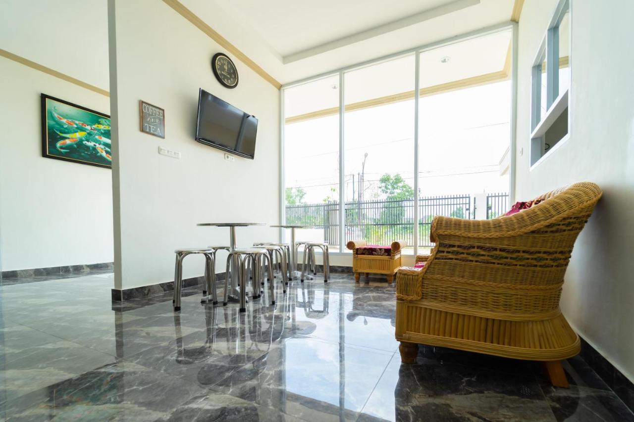 Reddoorz Near Griya Agung Palembang Otel Talang Kelapa Dış mekan fotoğraf