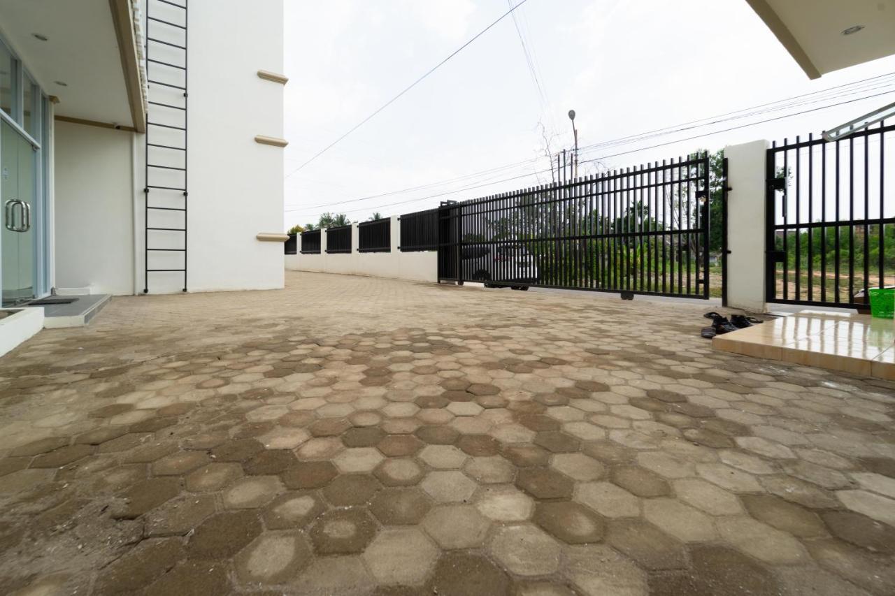 Reddoorz Near Griya Agung Palembang Otel Talang Kelapa Dış mekan fotoğraf